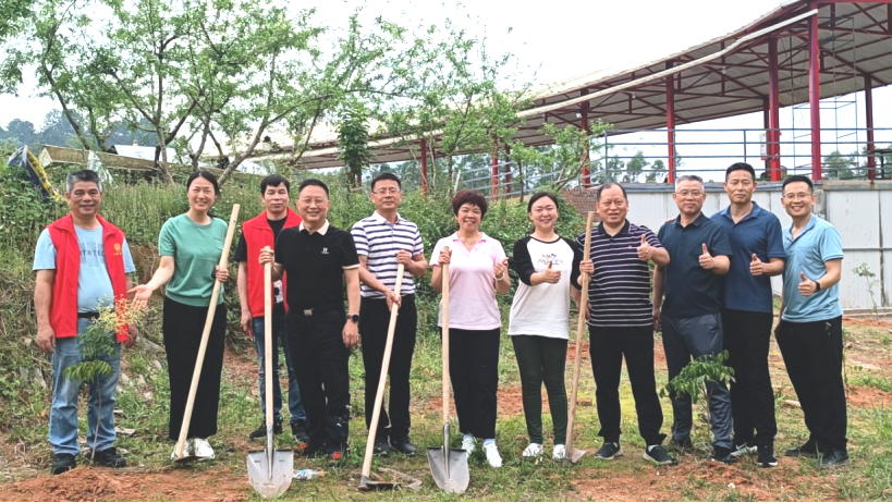 齐心协绿共添美——市档案馆办公室党支部赴清远开展植树共建活动（20240402）5419385.png